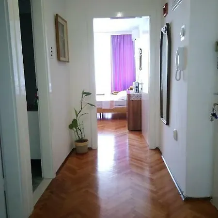 Demi Apartment *